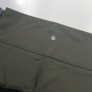never worn army green luxtreme lululemon pants